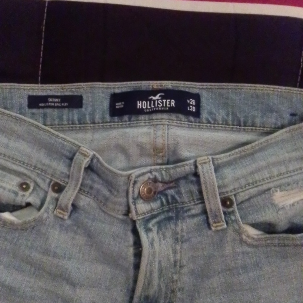 Women's Hollister size 28wx30l distressed denim jeans